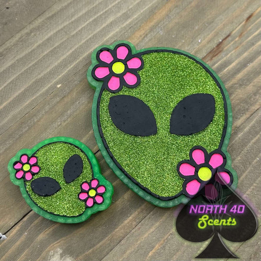 Alien with Daisies Vent Freshie Mold